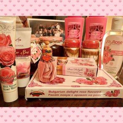 Разбираю болгарские сувениры! @jennyll18 готовсь:)))) #Bulgarian #cosmetics #rose #sweets #cosme