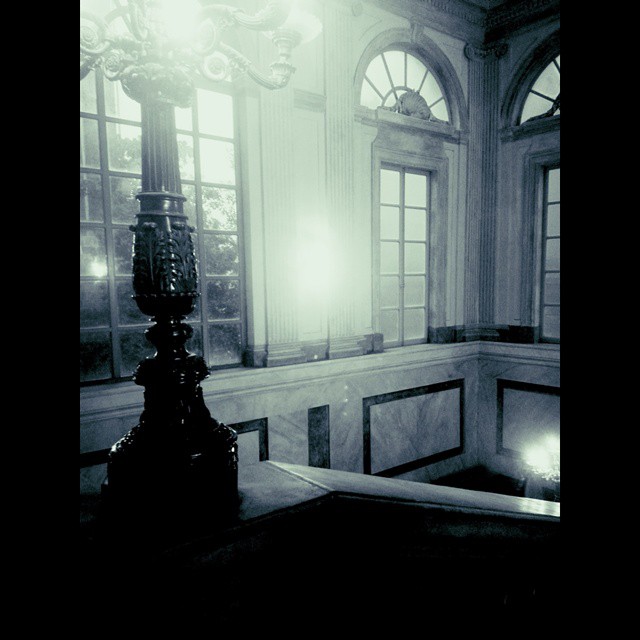 #Palazzo #Reale - попала сюда после 2часовой очереди под дождём. Выставка ретроспектива работ Марка Шагала. Здесь же сейчас экспозиция Ван Гога, и я видела, где продаются билеты в Ла Скала, но меня на эти подвиги уже не хватит)))