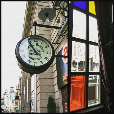 И немного воскресного Киева через витражное окно вам в ленту :) #киев #україна #витраж #окно #часы #Kiev #Ukraine #window #clock