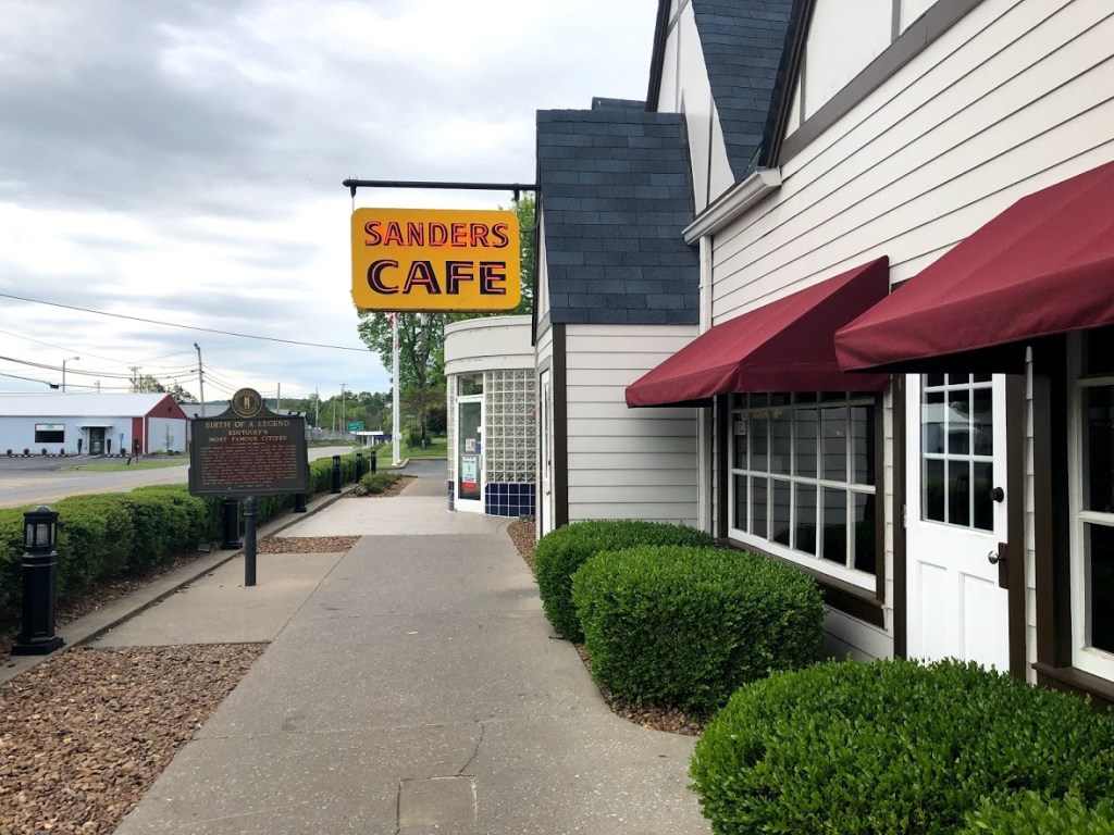 KFC - самый первый ресторан сети, открытый полковником Сандерсом в Кентукки