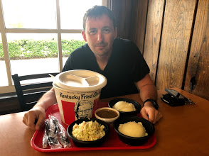 KFC - оригинальный ресторан в Кентукки. Эти порции ужасны!